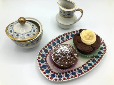 Nefis ev yapımı çikolatalı kekler.