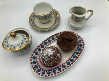 Nefis ev yapımı çikolatalı kekler.