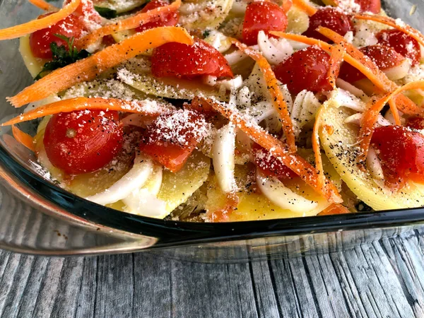 Het Maken Van Rijst Aardappelen Artisjokken Een Traditionele Zuid Italiaanse — Stockfoto