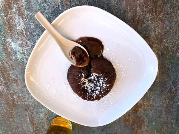Delicioso Pudín Chocolate Caliente Con Vaso Limoncello — Foto de Stock