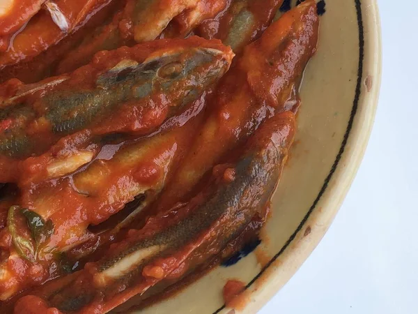 Ikan Donzella Segar Dimasak Dengan Saus Tomat — Stok Foto