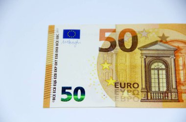 Beyaz arkaplanda Avro banknotu 