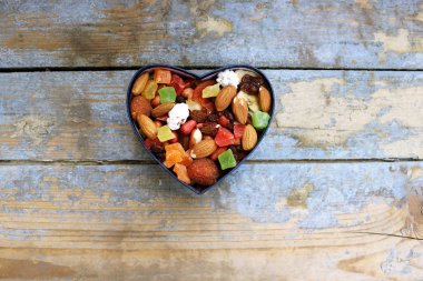 Kalp şeklinde kutu şekerler