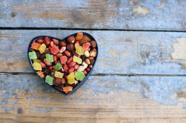 Kalp şeklinde kutu şekerler