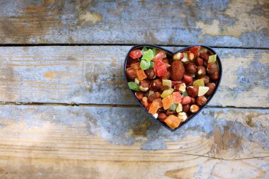 Kalp şeklinde kutu şekerler