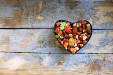 Kalp şeklinde kutu şekerler