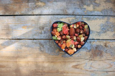 Kalp şeklinde kutu şekerler