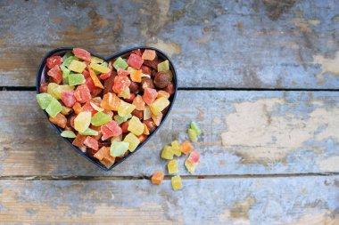 Kalp şeklinde kutu şekerler