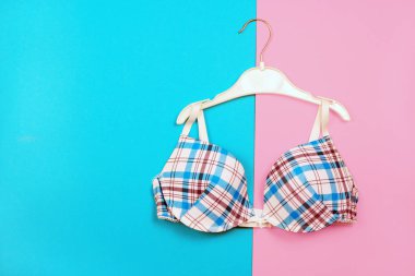 Askı iki ton arka plan üzerinde sutyen