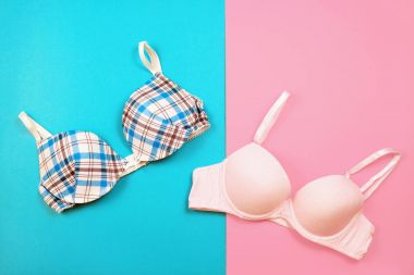 Askı iki ton arka plan üzerinde sutyen