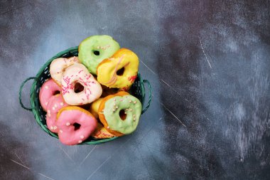 Kalp şeklinde çörek sepeti