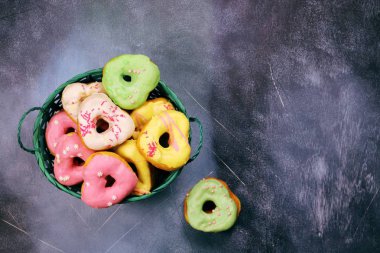 Kalp şeklinde çörek sepeti