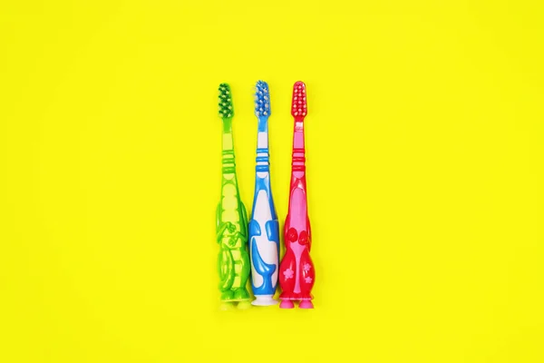 Baby Tandenborstels Gele Achtergrond — Stockfoto