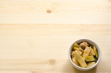Kırmızı köri tavuk ve bambu sürgünleri, Tay gıda, Tayland