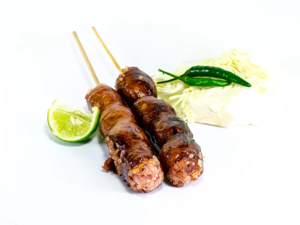 Thai Grilled Sausages on white background served with Cabbage an — Stock Photo, Image