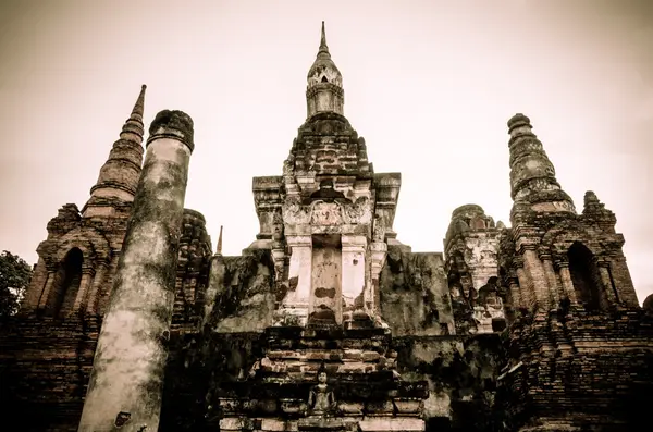 Parque histórico de Sukhothai en la provincia de Sukhothai en Tailandia —  Fotos de Stock