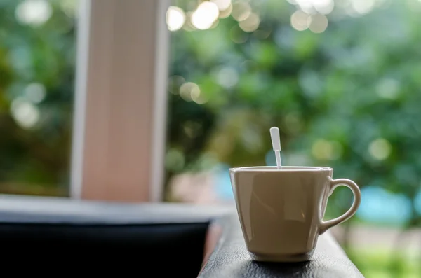 Atmosphere around office blur background with bokeh and cup of c — Stock Photo, Image