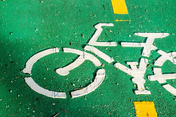 Bike lane tecken målade på en gata — Stockfoto