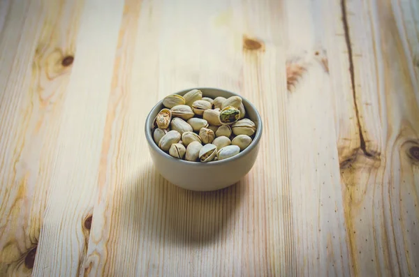 Ahşap arka plan fıstık fındık