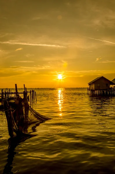 Songkhla Eyaleti, Tayland, güzel bir gün batımı ışık Denizi