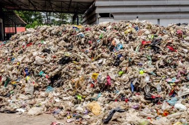 Nakhonratchasima, Tayland - 19 Ağustos: Kuru kentsel atık atık için enerji Nakhonratchasima il Tayland 19 Ağustos 2015 procress