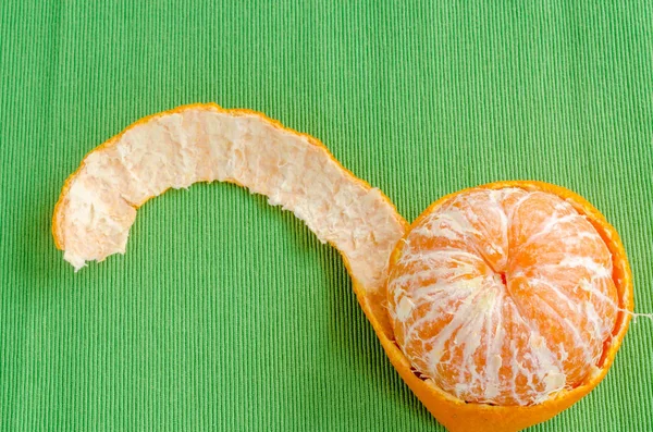 Frische Orange Auf Grünem Tischtuch Hintergrund — Stockfoto