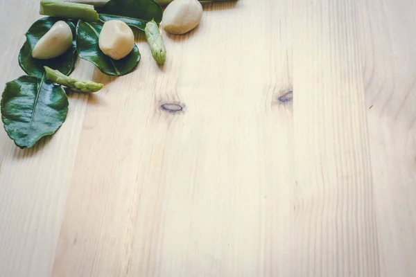 Αφηρημένο σχέδιο υποβάθρου λαχανικά σε ένα ξύλινο υπόβαθρο. VI — Φωτογραφία Αρχείου