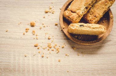 Elmalı turtaları ahşap arka planda çıtır çıtır yap.