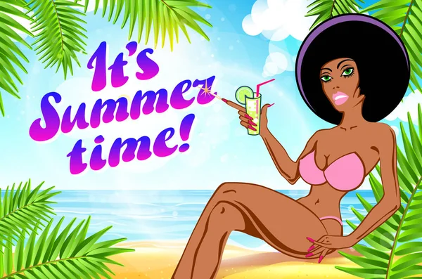 Μαύρο κορίτσι με ένα κοκτέιλ σε μια παραλία. διανυσματικά γράμματα θερινής ώρας και γυναίκα στην στην παραλία στη θάλασσα και την ηλιοθεραπεία παίρνει. Gir μπικίνι. pinup εκλεκτής ποιότητας αφίσα — Διανυσματικό Αρχείο