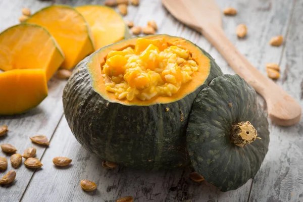 Risotto de calabaza en calabaza —  Fotos de Stock