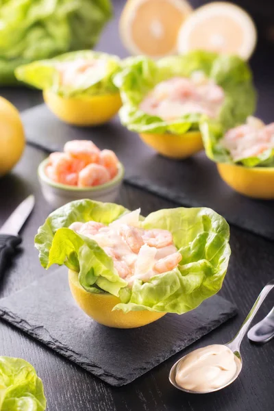 Saborosa toranja e salada de camarão — Fotografia de Stock