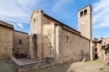 Antik Ortaçağ kule saati ile