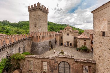 Antik Ortaçağ kule saati ile