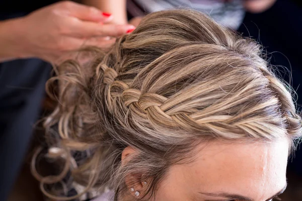 Eine Braut Friseursalon Vor Der Hochzeit — Stockfoto
