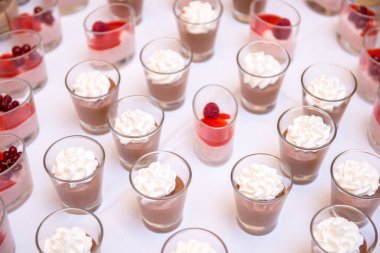 pudingler ve tatlılar parmak gıda