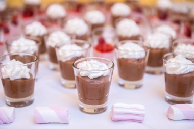 pudingler ve tatlılar parmak gıda