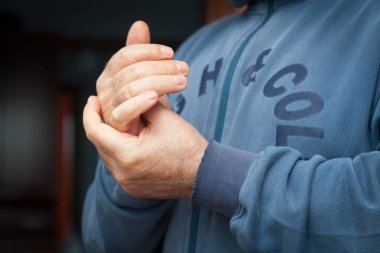 Erkek arka plan üzerinde eller eller