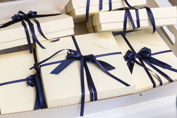 Wedding favors to be given to wedding guests