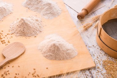 Pul un ahşap ekseninde yoğrulur için hazır