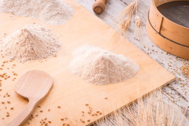 Pul un ahşap ekseninde yoğrulur için hazır