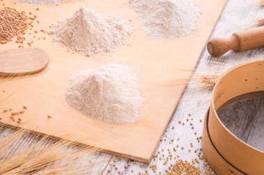 Pul un ahşap ekseninde yoğrulur için hazır