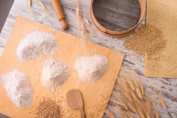 Pul un ahşap ekseninde yoğrulur için hazır