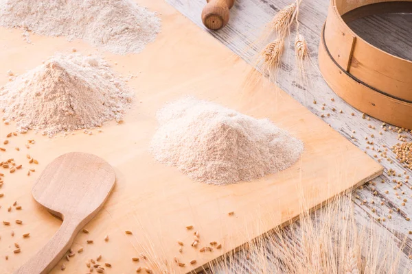 Pul un ahşap ekseninde yoğrulur için hazır