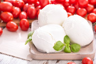 Taze domates ve Mozzarella.