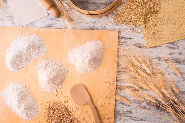 Pul un ahşap ekseninde yoğrulur için hazır