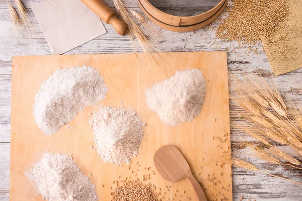 Pul un ahşap ekseninde yoğrulur için hazır