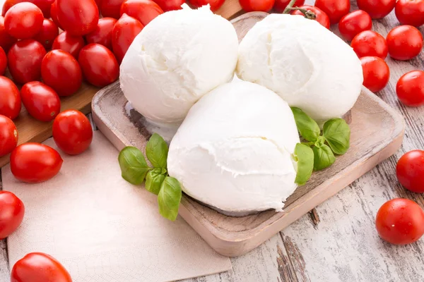 Taze domates ve Mozzarella.