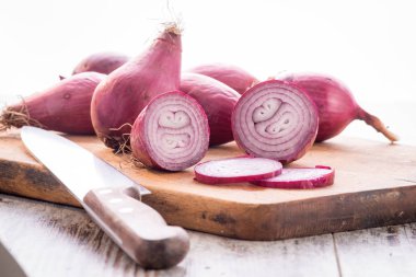 tropea soğan dilimlenmiş kısmen 