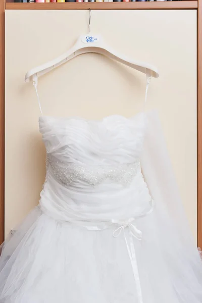 Vestido Noiva Pendurado Casa — Fotografia de Stock