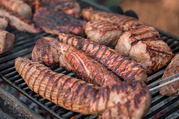 Grelhe Carne Churrasco Com Chamas Carvão — Fotografia de Stock